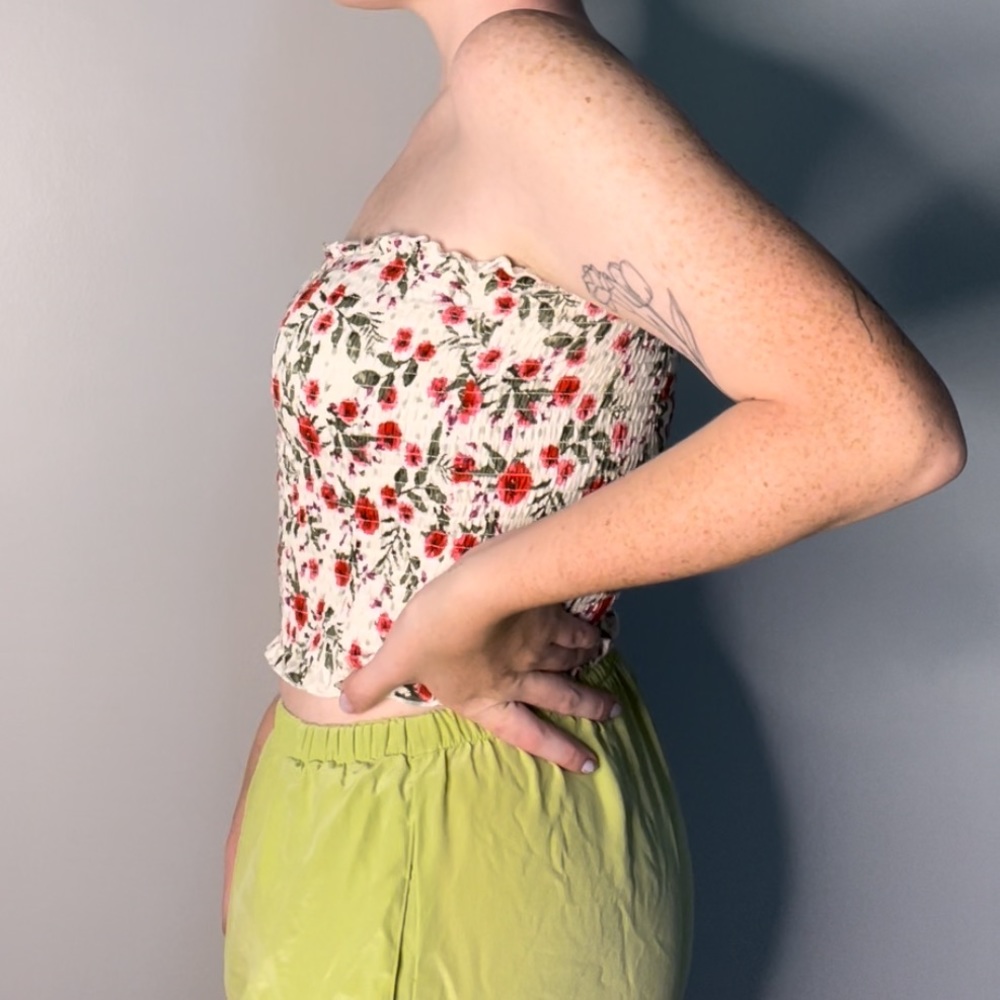 Pink Floral strapless pleaded Tube Top from Rue 21. Size XL fits a Lg